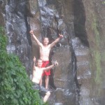 Camp d'été au Costa Rica - baignade sous les chutes de Los Chorros