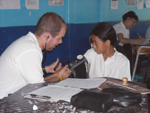 Stage dans une école au Costa Rica pour les professionnels de la santé (infirmiers, médecins, préposés aux bénéficiaires, étudiants en médecine et enseignants)